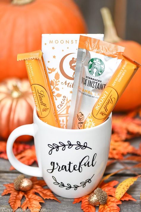 Fall Coffee Gift Basket Ideas, Fall Mug Gifts Ideas Filled, Mug Gift Basket Ideas, Coffee Cup Gift Ideas Filled, Engagement Party Gift Ideas, Baby Shower Game Gifts, Fall Baby Shower Game, Baby Shower Game Prizes, Diy Girlande