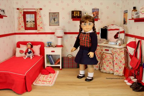 Girl Wishlist, Ag Doll House, American Girl Doll Room, Doll House Bedroom, Yoda Wallpaper, Doll Room, Large Curls, Dollhouse Bedroom, Pleasant Company