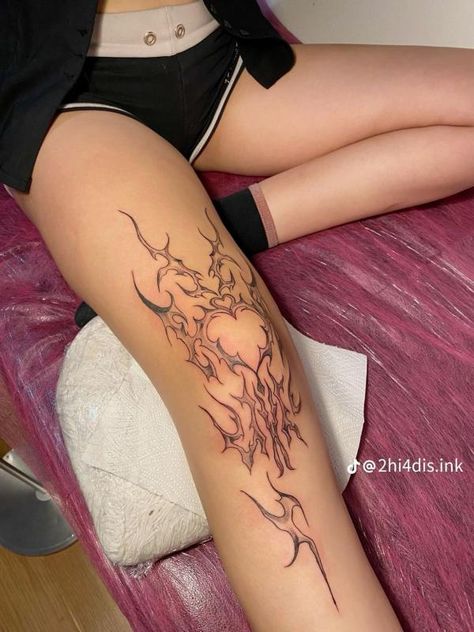 Heart cyber sigilism tattoo knee Body Tattoo Design, Pretty Tattoos For Women, Unique Tattoo Designs, Knee Tattoo, Cute Tattoos For Women, Discreet Tattoos, Elegant Tattoos, Unique Tattoo, Little Tattoos