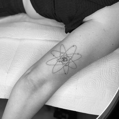 Organic Chemistry Tattoo, Tattoo Ideas Chemistry, Chemistry Tattoo Ideas, Coffee Chemistry, Atom Tattoo, Chemistry Tattoo, Moving On Tattoos, Science Tattoos, Molecule Tattoo