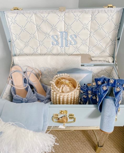 Keepsake Trunk, Wedding Trunk, Preppy Wedding, Bridal Shower Gifts For Bride, Wedgewood Wedding, Future Wedding Plans, Garden Party Wedding, Wedding Mood Board, Wedding Keepsakes