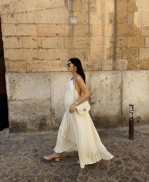 𝑀𝐼𝐿𝐸𝑁𝐴 𝐾𝐴𝑅𝐿 | my summer‘24 dress🌞🐣🥖🌼/ Werbung @sezane #sezane #sezanelovers | Instagram Milena Karl, Sezane Dress, Flowing Summer Dresses, Ankle Length Dress, Cardigan Sweater Dress, Backless Maxi Dresses, Halter Neckline, Skirted Swimwear, Look Chic