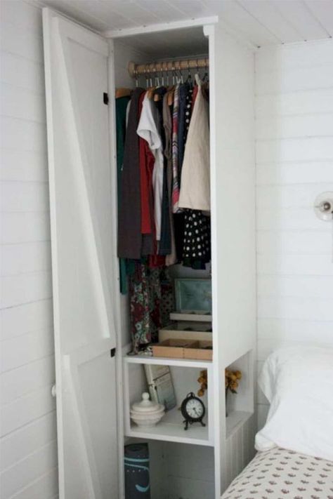 Small Space Clothing Storage, Tiny House Storage Ideas, Tiny House Closet, House Closet, Corner Closet, Closet Clothes Storage, Diy Bedroom Storage, Bedroom Closet Storage, Small Bedroom Storage