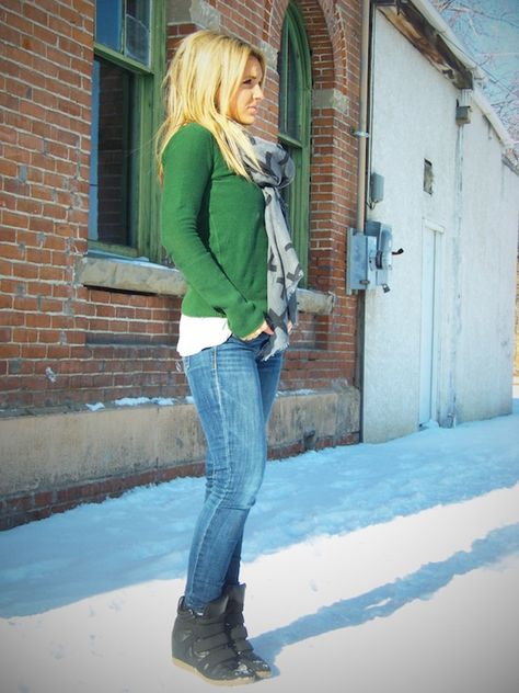 Wedge Shoes Outfit, Wedges Outfit Winter, Travel Portraits, Everyday Outfits Fall, Heeled Sneakers, Wedges Outfit, Sneaker Wedges, Scarf Sweater, Mommy Outfits