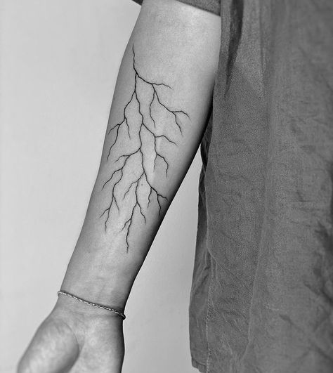 Forearm Lightning Tattoo, Lil Tattoos Ideas, Lil Tattoos Ideas Simple, Hand Tattoos Simple, Tattoos Simplistic, Blitz Tattoo, Lil Tattoos, Simple Hand Tattoos, Lightning Tattoo