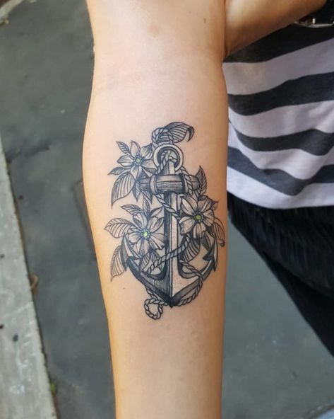 Anker Tattoo Design, Anchor Tattoo Wrist, Anchor Tattoo Design, Anker Tattoo, Dot Tattoos, Anchor Tattoos, Tattoos For Women Half Sleeve, Muster Tattoos, Nautical Tattoo