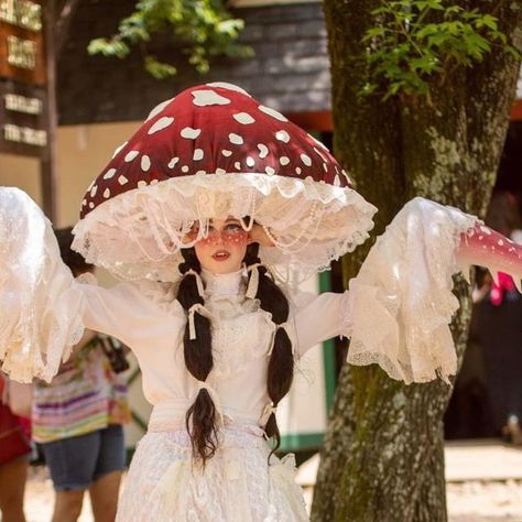 Mushroom Costume Hat, Mushroom Maiden, Mushroom Costume Women, Cute Rave Outfits, Mushroom Outfit, Mushroom Costume, Elf Cosplay, Mushroom Crafts, Fair Outfits