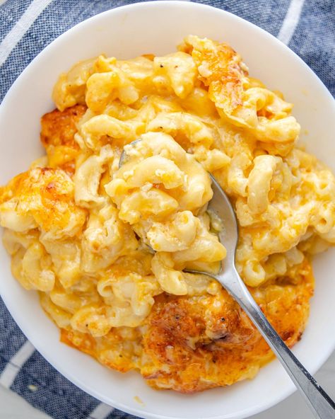 Ol' School Mac & Cheese is your classic Southern Black Grandma style mac, complete with evaporated milk, eggs, and yes, Velveeta. Guaranteed to be the creamiest, most flavorful mac you've ever had! Mac And Cheese Evaporated Milk, Evaporated Milk Mac And Cheese, American Mac And Cheese, Homemade Mac And Cheese Recipe Baked, Black Grandma, Bake Turkey Wings Recipe, Mac And Cheese Recipe Soul Food, Velveeta Mac And Cheese, Jalapeno Mac And Cheese