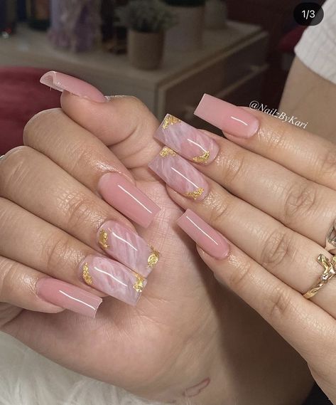 Baddie Short Square Nails, Smeduiem Nails, Good Acrylic Nails, Pink And Gold Acrylics, Baddie Birthday Nails Medium Length, Short Tapered Square Nails Designs, Birthday Nail Set Ideas Medium Length, Medium Short Nails Acrylic Square, Pink Square Nails Design