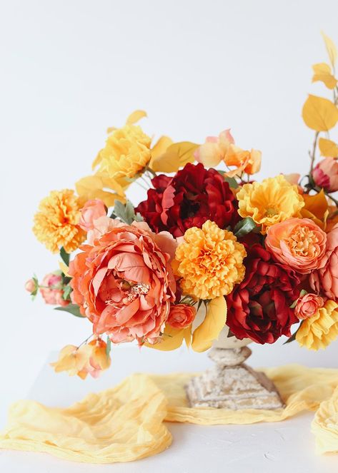 Diy Fall Wedding Centerpieces, Wedding Centerpieces Diy Rustic, Coco Party, Nature Reference, Marigold Dress, Golden Afternoon, Diy Wedding Arch, Wedding Flowers Peonies, Artificial Garden