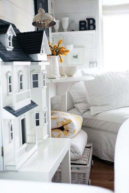 Doll House Exterior, White Doll House, Dollhouse Display, White Interiors, Miniature Things, Savvy Southern Style, Dolls Houses, Miniature Houses, House Decoration