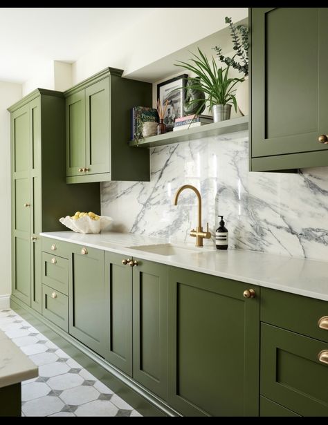 Small Shaker Kitchen, Kitchen Living Area Open Plan, Shaker Kitchen Design, Green Kitchens, Shaker Kitchens, Devol Kitchens, Kitchen Redesign, Shaker Style Kitchens, Green Cabinets