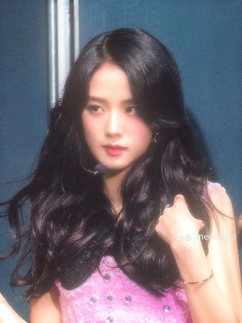 Blackpink Tour, Jisoo Blackpink, Blackpink Jisoo, A Woman, Hair, Pink, Black