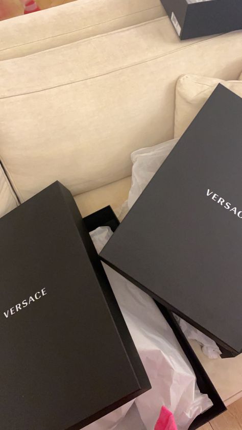 Versace Ambassador, Versace Aesthetic, Versace Gifts, Black Supreme, Presents For Christmas, Versace Perfume, Lux Fashion, Dark Modern, Versace Brand