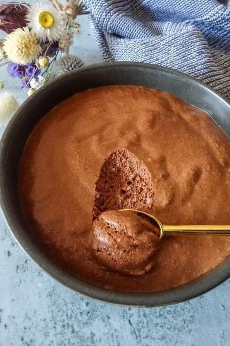 Keto & Low Carb Ideas | This keto chocolate mousse is smooth, rich, and creamy, you won’t believe it is low carb Pudding Recept, Keto Chocolate Mousse, Desserts With Biscuits, Mousse Dessert, Creme Dessert, Cooking Chocolate, Sugar Free Chocolate, Chocolate Mousse, Chocolate Desserts