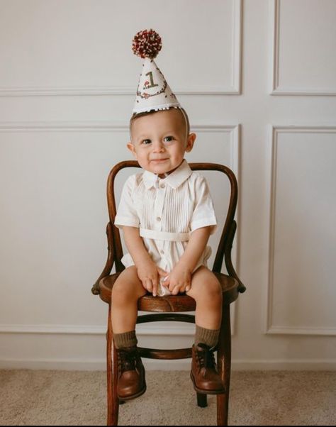 Happy Birthday 1 Year, Boy Birthday Pictures, Thanking God, 1 Year Baby, Happy Birthday Boy, Vintage Baby Boys, Baby Boy 1st Birthday Party, First Birthday Pictures, Baby Poses