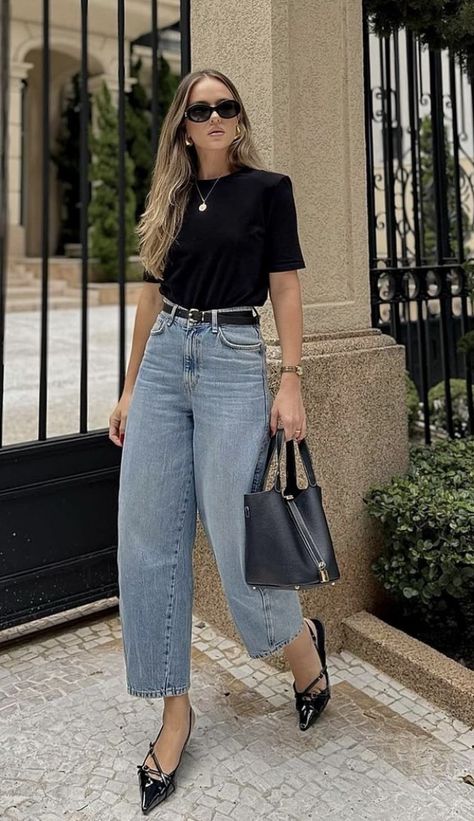 Office Jeans Outfit Summer, Minimalist Classic Outfit, Business Casual Jeans Sneakers, Celine Jeans Outfit, Elegant Jeans Outfit Classy Chic, Summer Outfits 2024 For Work, Wedding Lunch Outfit Guest, Minimalist Wardrobe Women 30s, Shirts And Jeans Outfit Women