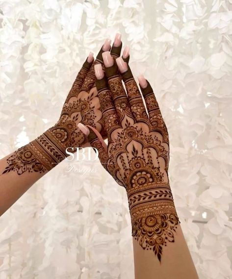 40  Eid Henna Mehndi Designs - Boss Babe Chronicles Bridal Henna Designs Modern, Engagement Mehendi Designs, Henna Designs Bridal, Simple Bridal Henna, Intricate Henna Designs, Full Hand Henna, Bridal Mendhi, Henna Engagement, Indian Henna Designs