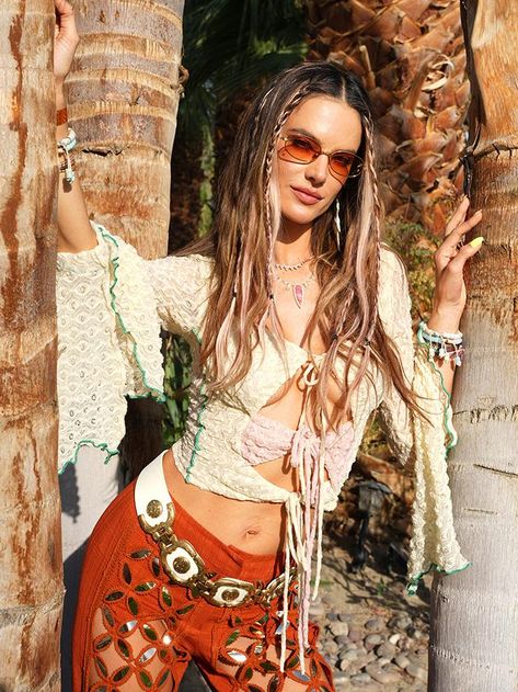 These Celebrities Look Absolutely Stunning at Coachella 2023 Celeb Coachella Outfits, Coachella Celebrities, Coachella Party, Coachella 2023, Sara Sampaio, Hippie Style Clothing, Olivia Culpo, 70s Boho, Coachella Outfit