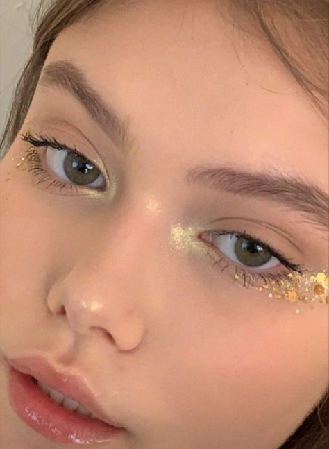 Hairstyles And Makeup, Nye Makeup, Make Up Natural, Healthy Makeup, Take Care Of Your Skin, Beauty Hairstyles, Beauty Habits, Glitter Eye Makeup, Make Up Inspo