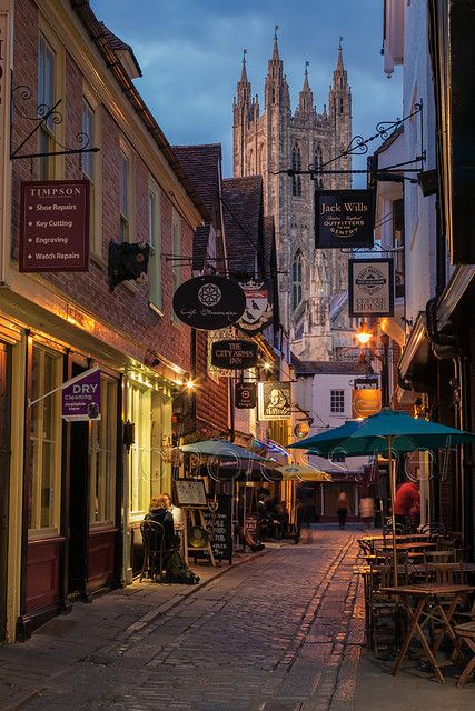 Canterbury England, Alley Way, Voyage Europe, English Countryside, England Travel, Canterbury, Street Scenes, Pretty Places, Places Around The World