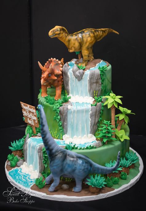 Dinosaur Volcano, Dinosaur Birthday Cake, Volcano Cake, Dino Cake, Dinosaur Birthday Cakes, Magic Cake, Dinosaur Cake, Kids Party Food, Dino Birthday