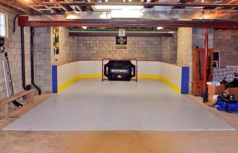 Ice hockey garage Hockey Garage, Hockey Man Cave, Backyard Hockey Rink, Indoor Hockey, Backyard Ice Rink, Backyard Rink, Ice Hockey Rink, Hockey Bedroom, Crazy Video