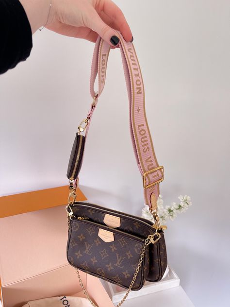 Pink strap Louis Vuitton bag brown monogram white aesthetic background luxury designer purchases Multi Pochette Louis Vuitton, Pochette Louis Vuitton, Louis Vuitton Multi Pochette, Dream Bag, Luxury Bags Collection, My Dream, Designer Bags, Louis Vuitton Monogram, Luxury Bags