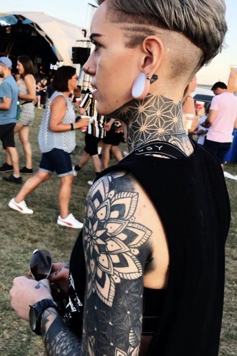 Discover the captivating blackout neck tattoo ideas to express your unique personality. Our top 10 picks will empower you with patterns and geometric designs. Blackout Neck Tattoo, Geometric Neck Tattoo, Geometric Throat Tattoo, Geometric Tattoo Neck, Hals Tattoo, Hals Tattoo Mann, Hairline Tattoos, Neck Tattoo Ideas, Mujeres Tattoo