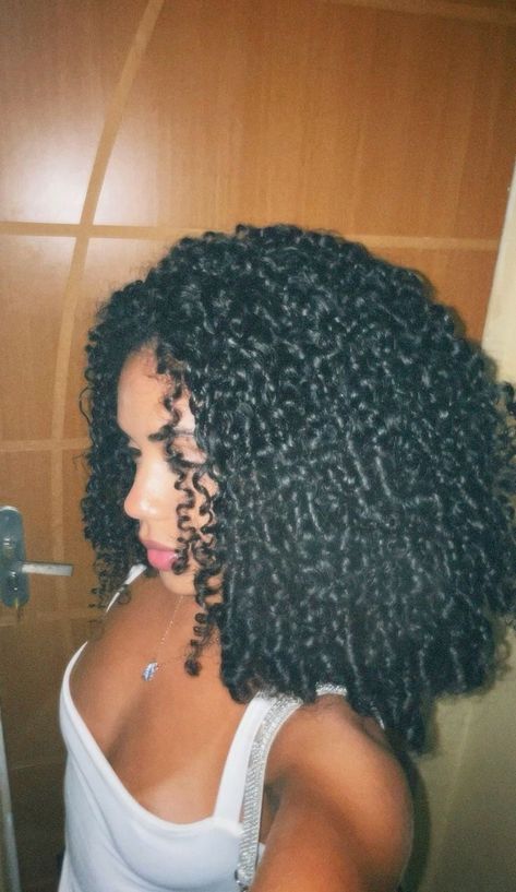 Brown Skin Curly Hair, 3c Natural Hair, Curly Hair Care Routine, Cute Curly Hairstyles, Curly Hair Styles Easy, Beautiful Curly Hair, Hairdos For Curly Hair, Natural Curls Hairstyles, Curly Hair Inspiration