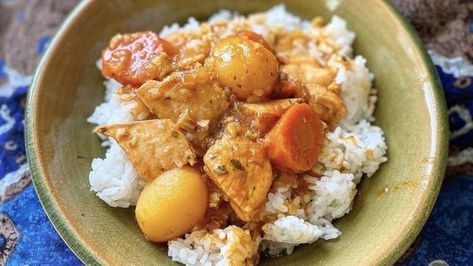 Pollo Guisado Puerto Rican, Puerto Rican Chicken Stew, Puerto Rican Chicken, Classic Pot Roast, Pollo Guisado, Stew Chicken Recipe, Rican Food, Spanish Recipes, Baked Dinner