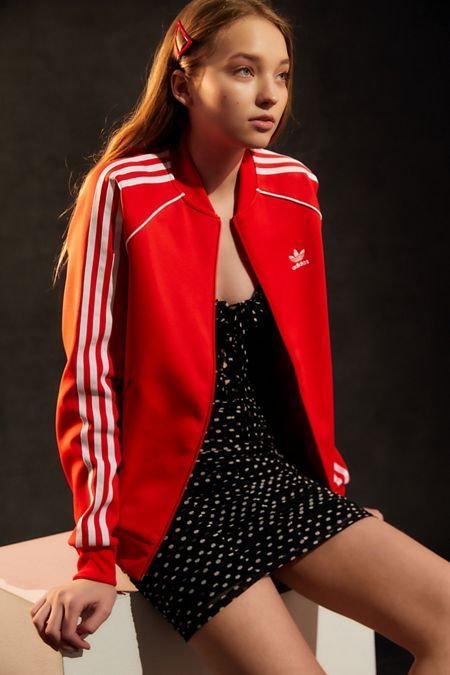 Adidas Track Jacket Outfit, Adidas Jacket Outfit, Red Adidas Jacket, Adidas Sst, Best Clothing Brands, Look Adidas, Adidas Track Jacket, Adidas Outfit, Jacket Outfit