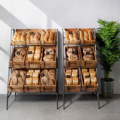 Bread Stand Display, Baked Goods Display Ideas, Bread Display Ideas, Bread Shop Design, Baked Goods Display, Bakery Shelves, Farm Stand Ideas, Bakery Showcase, Bread Stand