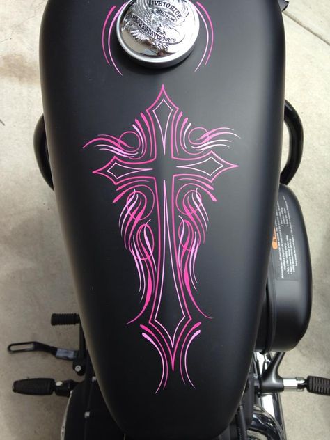 Love this!! Just maybe not the pink. Thinking burnt orange and red;) pink just ain't my thing Motorcycle Pinstriping, Pinstripe Designs, Custom Motorcycle Paint Jobs, Bike Tank, Kustom Paint, Custom Paint Motorcycle, Pinstripe Art, Motorcycle Paint Jobs, Motorcycle Tank