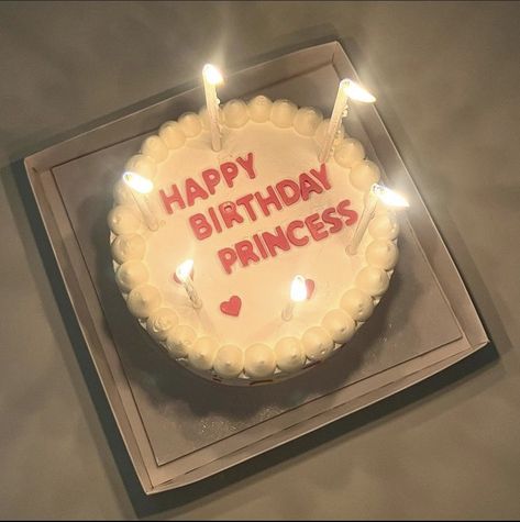 Happy Birthday Queen Cake, Happy Birthday Princess Cake, Queens Birthday Cake, Teen Cakes, Queen Cakes, Happy Birthday Princess, Birthday Cakes For Teens, Cake Image, Queen Birthday