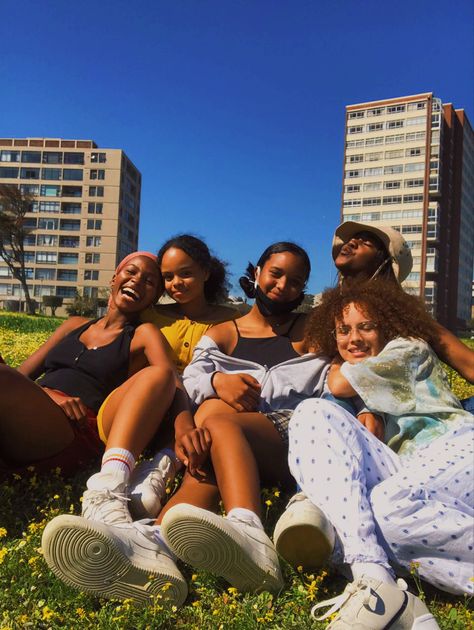 Hanging Out With Friends Black People, Black Female Friendship Aesthetic, Black Queer Friend Group, Diverse Friend Group Aesthetic Women, Black Coming Of Age Aesthetic, Wholesome Friendship Aesthetic, Queer Friend Group, Diverse Friend Group, Mixed Friend Group Aesthetic