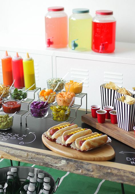 Cookout Theme, Hot Dog Party, Bbq Drinks, Party Food Bar, Backyard Bbq Party, I Spy Diy, Hot Dog Bar, Graduation Party Foods, Hot Dog Recipes