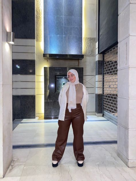 Brown leather pants, hijabi Leather Pants Hijabi, Outfits With Brown Leather Pants, Brown Leather Pants, Quick Fashion, Hijabi Outfits, Leather Pants, Brown Leather, Normcore, Pants