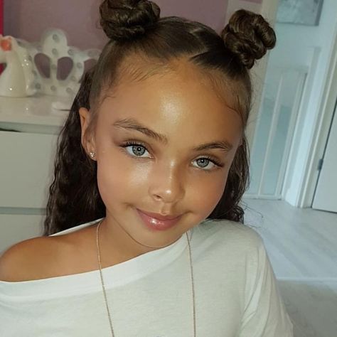 ( via Mixed Kids Hairstyles, Mixed Girl Hairstyles, Easy Toddler Hairstyles, Cute Hairstyles For School, Girls Hairstyles Easy, Toddler Hairstyles Girl, Mixed Hair, Mixed Kids