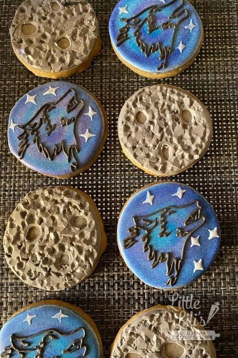 Royal icing cookies Wolf Party Decorations, Wolf Cookies Decorated, Wolf Birthday Party Ideas, Moon Sugar Cookies, Wolf Cookies, Cookies For Birthday, January Full Moon, Wolf Birthday, Wolf Cake