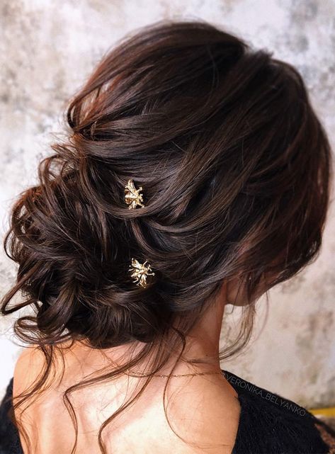 Messy Updo Hairstyles, Weddinghair Updo, Messy Wedding, Crown Updo, Braid Crown, Loose Wedding Hair, Updo Bridal, Hairstyles For Gowns, Messy Hair Updo