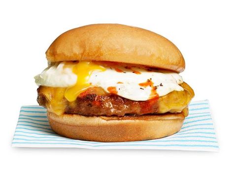 Who says you can’t have a burger for breakfast, especially when it’s topped with bubbly cheddar cheese and a runny fried egg like this one is!?! To make it for your household, simply place a cooked sausage patty on a toasted hamburger bun bottom, and top it with cheddar cheese and a fried egg. To finish the burger off, season it with salt, pepper and hot sauce, add the other half of the bun to the top and take a bite! What To Make With Eggs, Burger With Egg, Easy Hollandaise, Easy Hollandaise Sauce, Best Egg Recipes, Healthy Breakfast Choices, Egg Burger, Cheesy Biscuit, Eggs Recipes