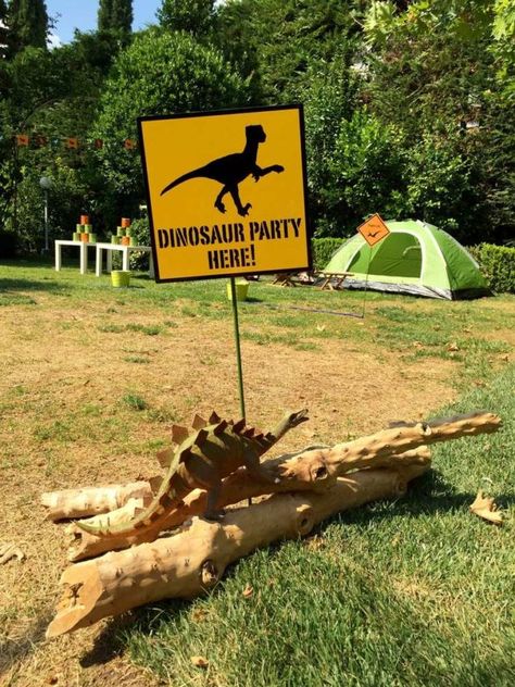 Boys Dinosaur Themed Birthday Party Welcome Sign Ideas Fête Jurassic Park, Dinosaurs Birthday Party, Dinosaurs Birthday, Jurassic Park Party, Dinosaur Dig, Dinosaur Photo, Dinosaur Birthday Cakes, Dinosaur Themed Birthday Party, Dino Birthday Party