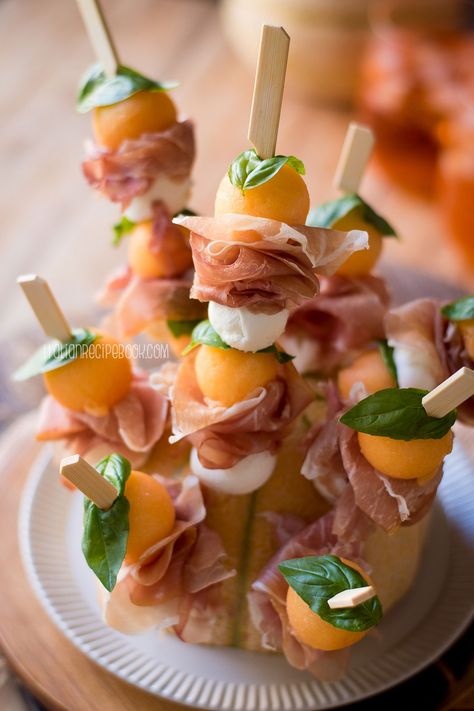 Melon And Proscuitto, Prociutto Appetizers, Melon Skewers, Prosciutto Skewers, Melon And Prosciutto, Mozzarella Bites, Prosciutto Melon, Cantaloupe Recipes, Italian Antipasto