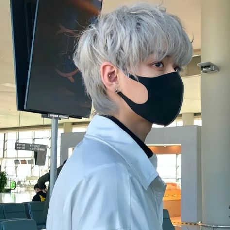 Silver Hair Boy, Silver Hair Men, Korean Boy Hairstyle, Boys Colored Hair, Silver Hair Dye, Korean Men Hairstyle, Dyed Hair Men, Korean Haircut, Asian Haircut