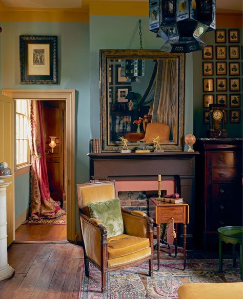 “Life Is Better with Antiques” - The Magazine Antiques Irish Living Room, Traditional Family Room, Georgian Homes, A Living Room, Elegant Homes, Decor Inspiration, Vintage House, Architects, Family Room