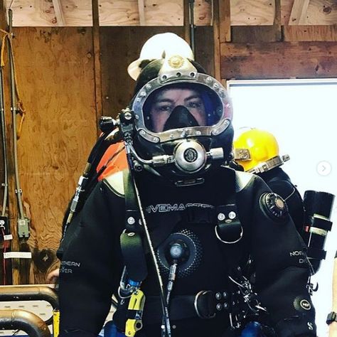 Kirby Morgan Helmet, Female Diver, Navy Diver, Diving Helmet, Full Face Mask, Osprey Backpack, Us Navy, Scuba Diving, Kirby