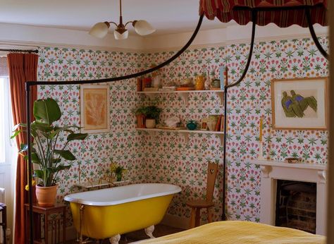 Glebe House, Florence Welsh, Aga Stove, Yellow Ceiling, Small Fence, Deco Luminaire, Morning Room, Small Bed, Home Garden Design