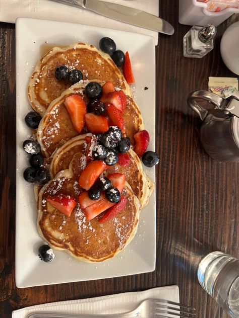 Breakfast pancakes ideas aesthetics Pancakes Aesthetic Instagram, Breakfast Pancakes Aesthetic, Preppy Breakfast, Breakfast Ideas Aesthetic, Pancakes And Fruit, Pancakes Aesthetic, Twenty Fine, Pancake Tuesday, Breakfast Aesthetic