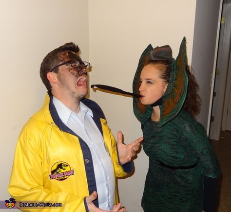 Nedry Jurassic Park, Dilophosaurus Costume, Jurassic Park Costume, Jurassic Park Party, 90s Halloween Costumes, Costumes For Couples, 90s Halloween, Couple Costume, Homemade Costume